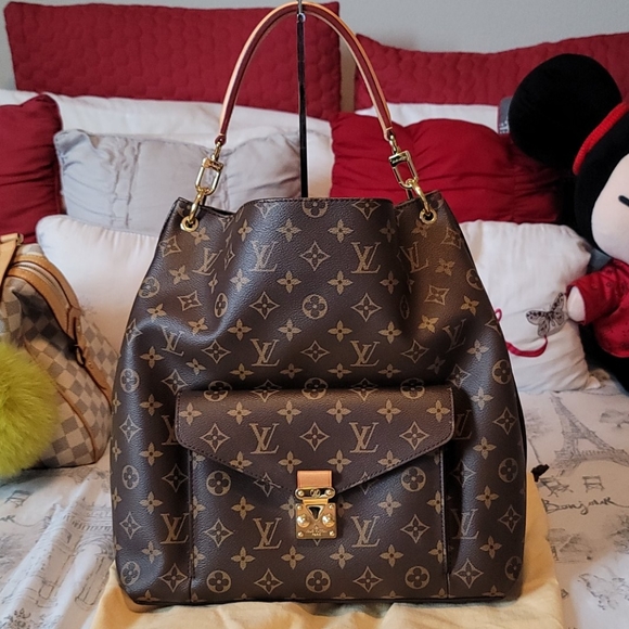 ⚘️Beautiful Louis Vuitton Metis Hobo⚘️ - Picture 3 of 16